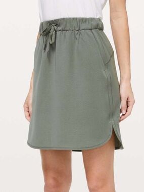 Lululemon On The Fly Skirt Athletic Women’s Grey Sage - Size 6